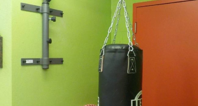 wall-mounted-punching-bag-buying-guide-punching-bags-pro-singapore (1)